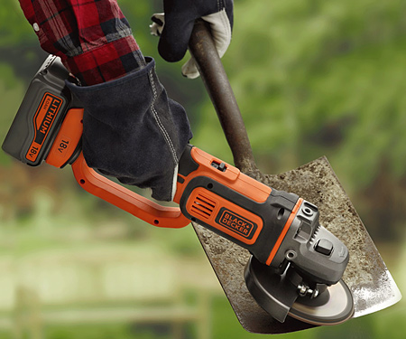 Акумуляторна болгарка BLACK&DECKER BCG720M1