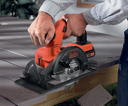 Аккумуляторная дисковая пила BLACK&DECKER BDCCS18
