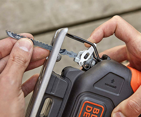 Аккумуляторный электролобзик BLACK&DECKER BDCJS12N