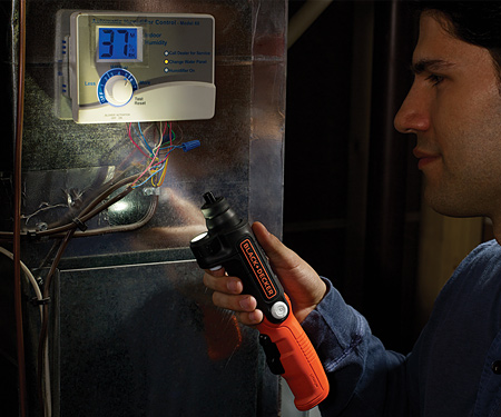 Акумуляторна викрутка BLACK&DECKER BDCSFL20C