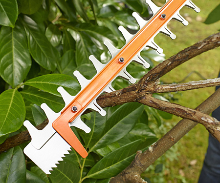 Кусторез BLACK&DECKER BEHTS301