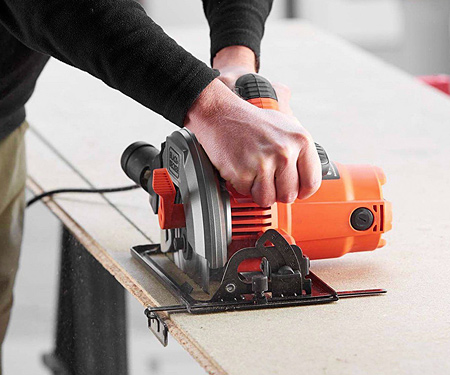 Дисковая пила BLACK&DECKER CS1550