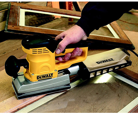 Виброшлифмашина DeWALT D26420