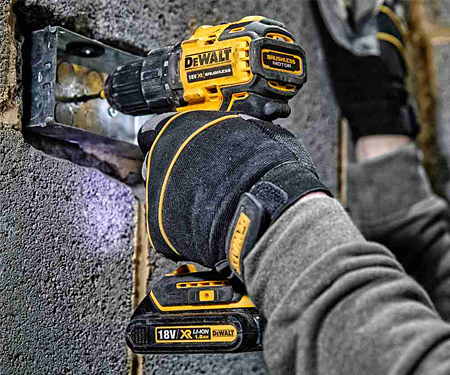 Аккумуляторная дрель-шуруповерт DeWALT DCD708S2T