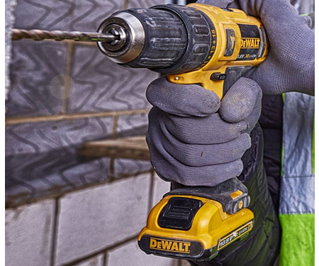 Аккумуляторная дрель-шуруповерт DeWALT DCD716D2