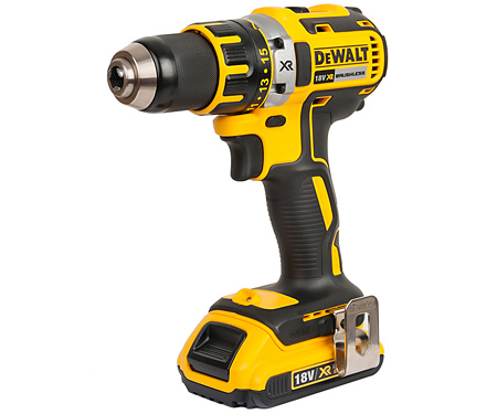 Аккумуляторная дрель-шуруповерт DeWALT DCD790M2