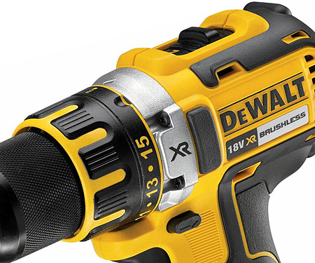 Аккумуляторная дрель-шуруповерт DeWALT DCD790M2