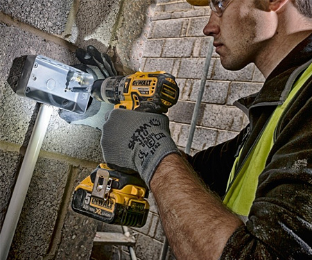 Аккумуляторная ударная дрель-шуруповерт DeWALT DCD796P2