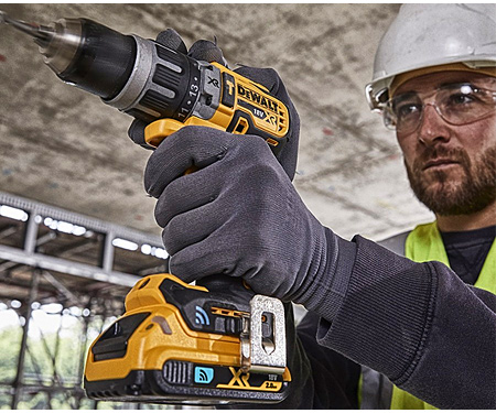 Аккумуляторная дрель-шуруповерт DeWALT DCD797NT