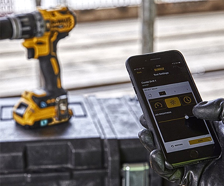 Аккумуляторная дрель-шуруповерт DeWALT DCD797P2B