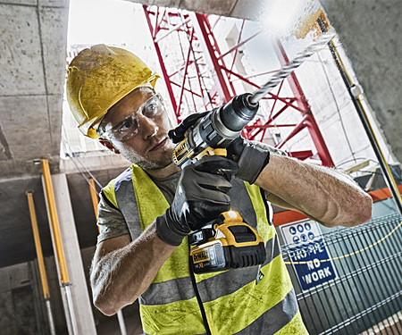 Аккумуляторная дрель-шуруповерт DeWALT DCD996T2