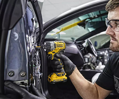 Аккумуляторный шуруповерт DeWALT DCF601D2