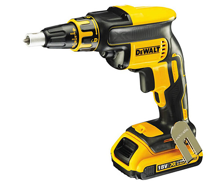 Аккумуляторный шуруповерт DeWALT DCF620D2