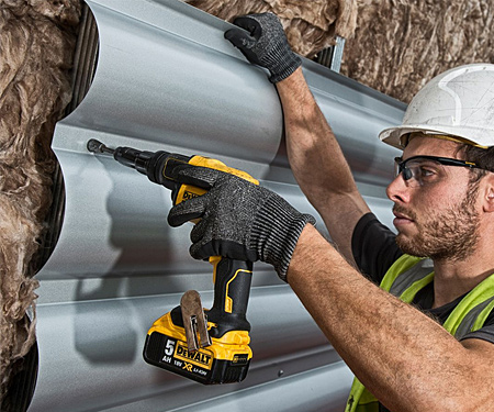 Аккумуляторный шуруповерт DeWALT DCF622NT