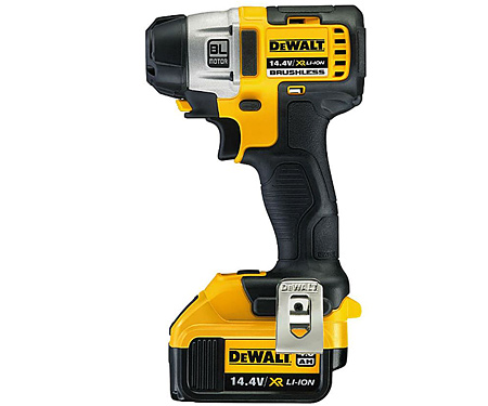 Аккумуляторная дрель-шуруповерт DeWALT DCF825M2