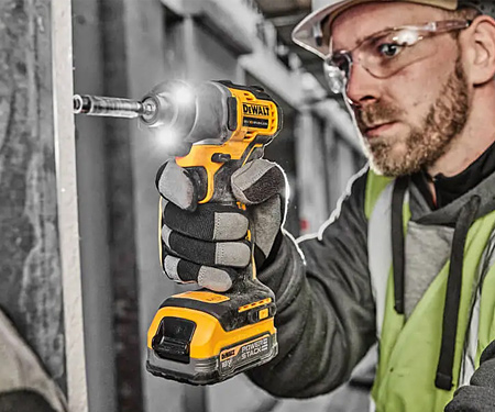 Аккумуляторный ударный шуруповерт DeWALT DCF840NT