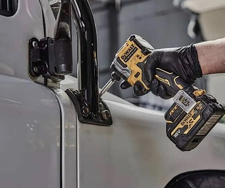 Аккумуляторный шуруповерт DeWALT DCF850N