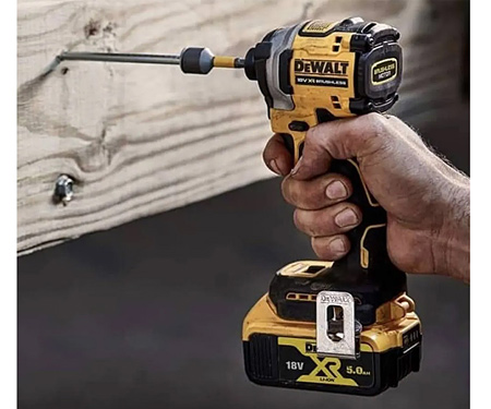 Аккумуляторный шуруповерт DeWALT DCF850NT