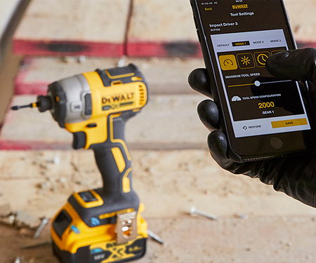 Аккумуляторный ударный шуруповерт DeWALT DCF888NT