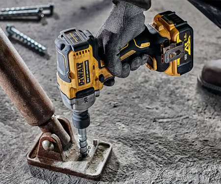 Аккумуляторный гайковерт DeWALT DCF892P2T