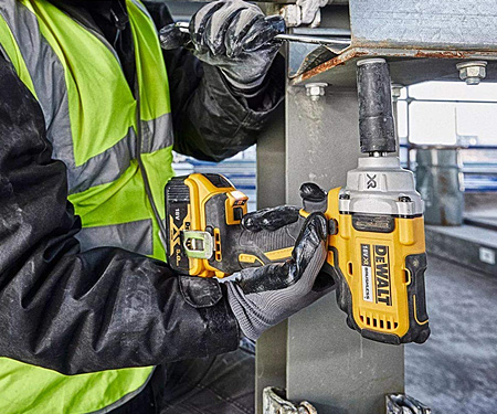 Акумуляторний ударний гайкокрут DeWALT DCF894HN