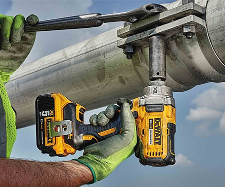 Аккумуляторный ударный гайковерт DeWALT DCF894HP2