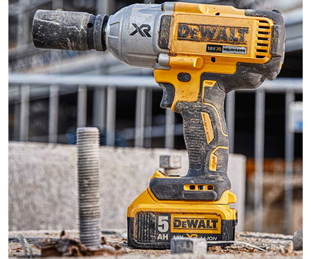 Аккумуляторный ударный гайковерт DeWALT DCF897N