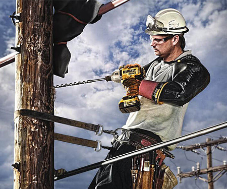 Аккумуляторный ударный гайковерт DeWALT DCF898N