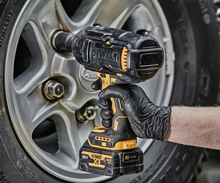 Аккумуляторный гайковерт DeWALT DCF900P2G