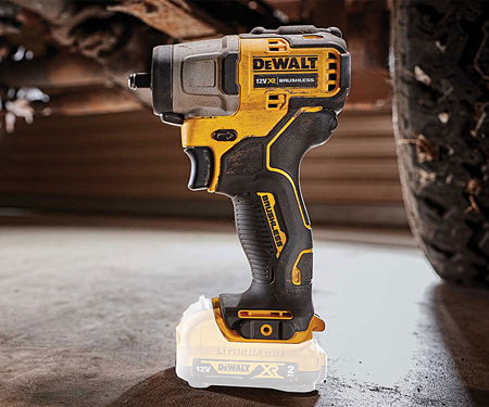 Аккумуляторный ударный гайковерт DeWALT DCF902N