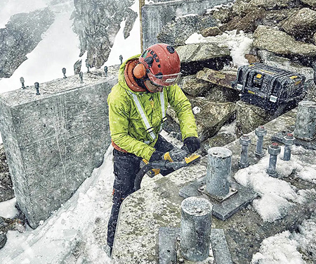 Акумуляторна болгарка DeWALT DCG418N