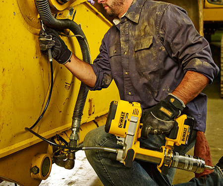 Аккумуляторный масляный пистолет DeWALT DCGG571NK