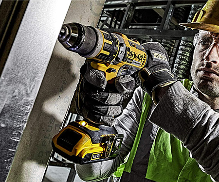 Аккумуляторная дрель-шуруповерт DeWALT DCK795S2T