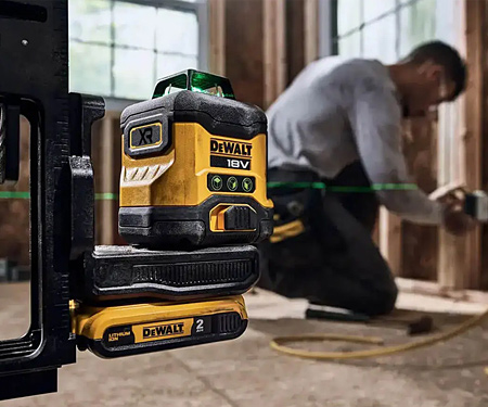 Лазер линейный DeWALT DCLE34031D1