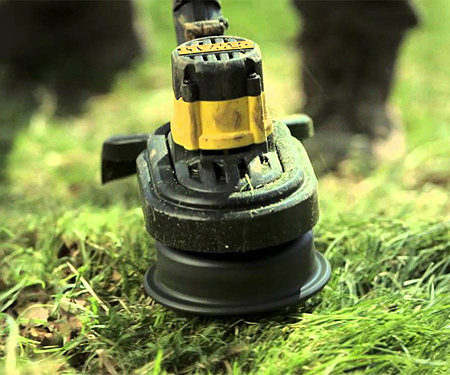 Акумуляторна коса DeWALT DCM561PB