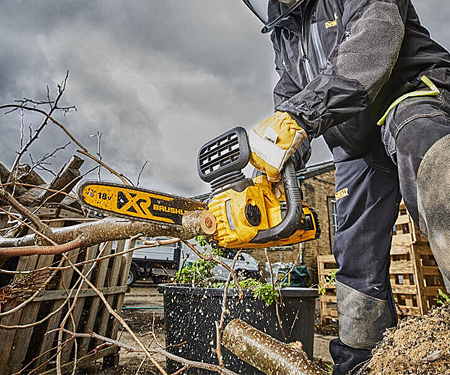 Аккумуляторная цепная пила DeWALT DCM565P1