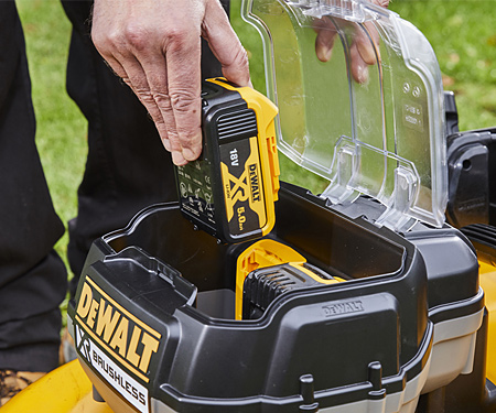 Аккумуляторная газонокосилка DeWALT DCMW564P2