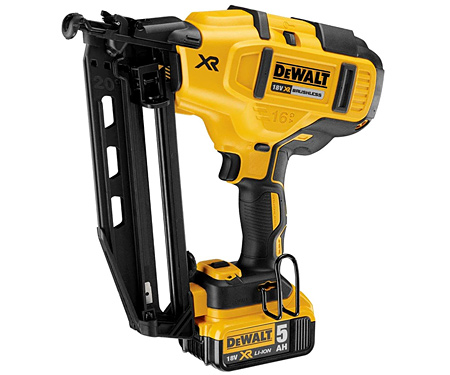 Аккумуляторный гвоздезабиватель DeWALT DCN660P2