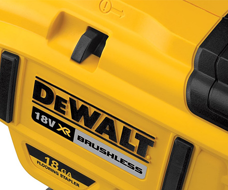 Акумуляторний цвяхозабивач DeWALT DCN682N