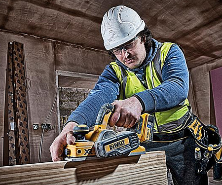 Акумуляторний рубанок DeWALT DCP580NT