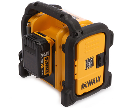 Зарядний пристрій-радіоприймач DeWALT DCR020