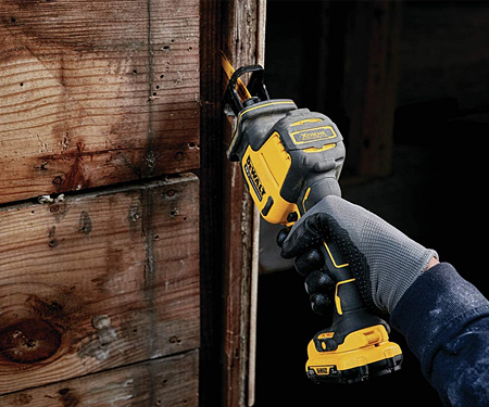 Аккумуляторная сабельная пила DeWALT DCS312D2