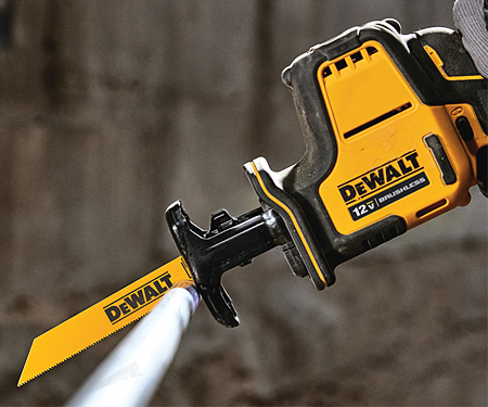 Аккумуляторная сабельная пила DeWALT DCS312NT