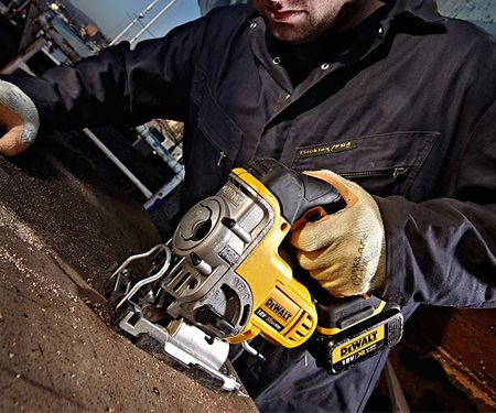 Аккумуляторный лобзик DeWALT DCS331NT