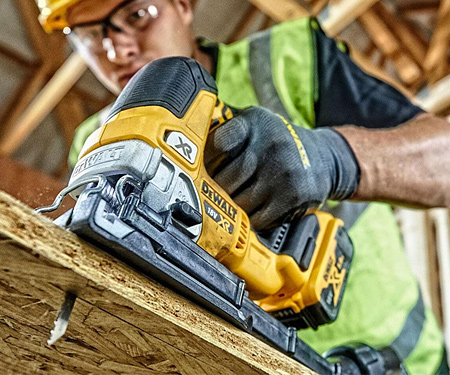 Акумуляторний лобзик DeWALT DCS334N