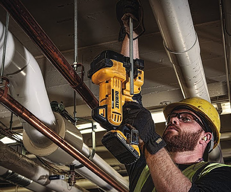Аккумуляторный резчик шпилек DeWALT DCS350N