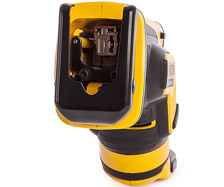 Аккумуляторная сабельная пила DeWALT DCS367N