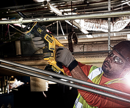 Аккумуляторная сабельная пила DeWALT DCS367P2