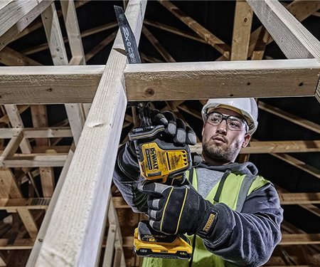 Аккумуляторная сабельная пила DeWALT DCS369N