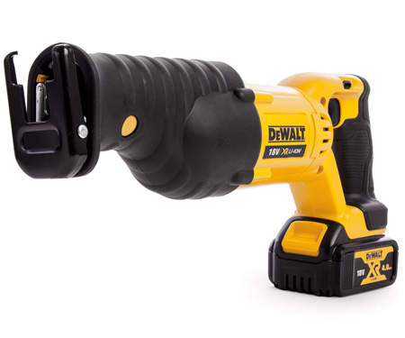 Аккумуляторная сабельная пила DeWALT DCS380M2